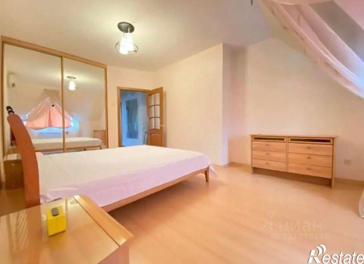 4-комн квартира ул Бурова, 10,  д. 10