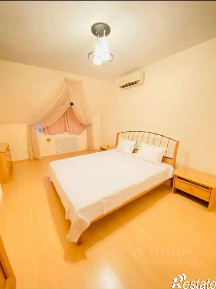 4-комн квартира ул Бурова, 10,  д. 10