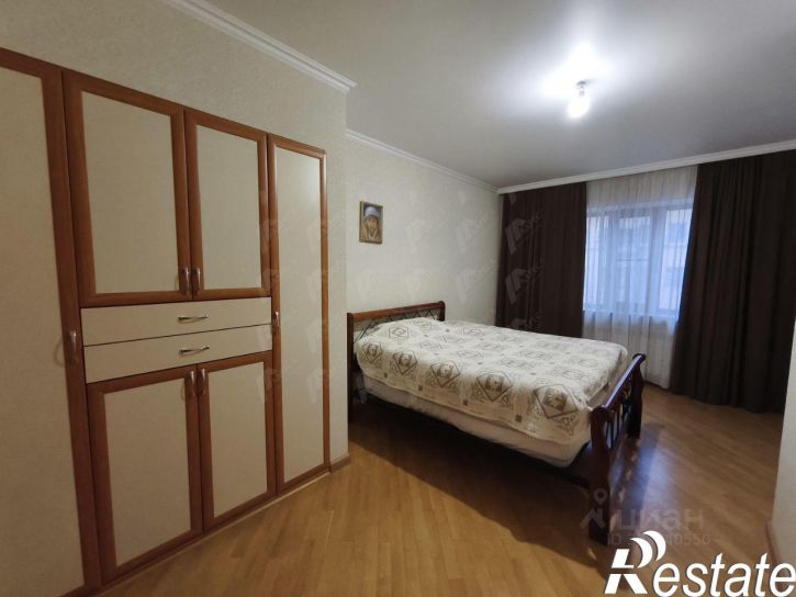 4-комн квартира улица Бурова, 10/1,  д. 10/1