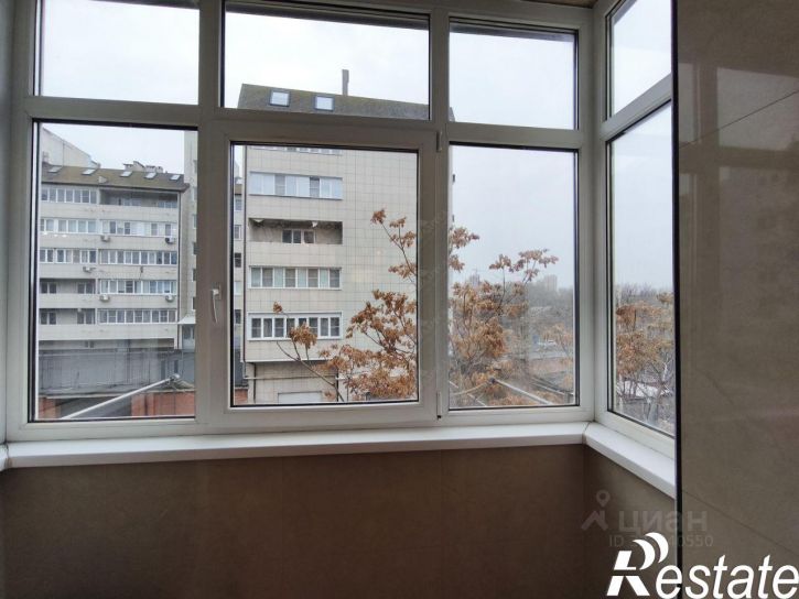 4-комн квартира улица Бурова, 10/1,  д. 10/1