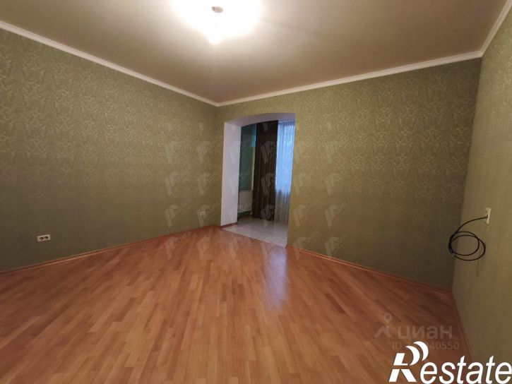 4-комн квартира улица Бурова, 10/1,  д. 10/1
