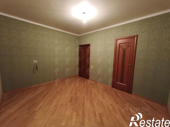 4-комн квартира улица Бурова, 10/1,  д. 10/1