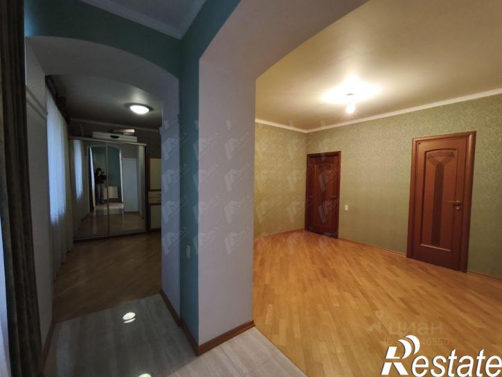 4-комн квартира улица Бурова, 10/1,  д. 10/1